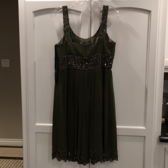 🦚 Dress with beautiful beaded details. - Picture 2 of 8